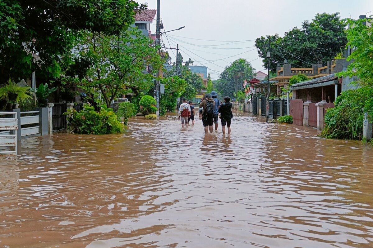 Banjir masih menggenangi kawasan Perumahan Pinang Griya Permai Blok A1 no 132, Pinang, Kota Tangerang, hari ini Minggu (11/9/2022).