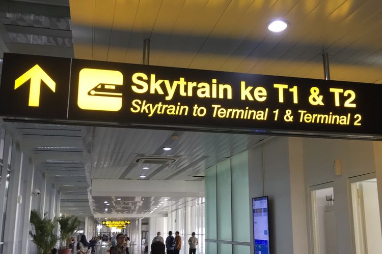 Suasana shelter kereta tanpa awak atau skytrain di Terminal 3 Bandara Soekarno-Hatta, Tangerang, Jumat (15/9/2017). Layanan skytrain akan beroperasi untuk umum pada Minggu (17/9/2017) mendatang.