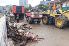 800 Personel Gabungan Bersihkan Kampung Pulo Pasca Banjir