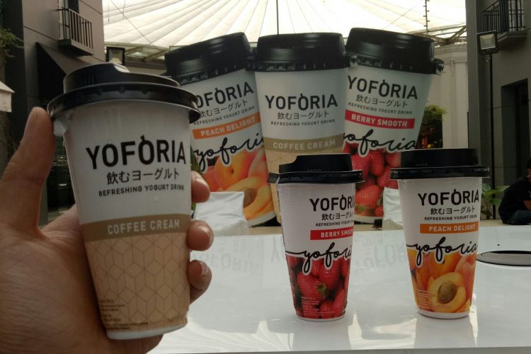 Youghurt baru, dalam kemasan yang dijual di berbagai mini market modern. Dengan kombinasi tiga rasa, dan yang paling pertama mengeluarkan varian youghurt kopi di Indonesia.