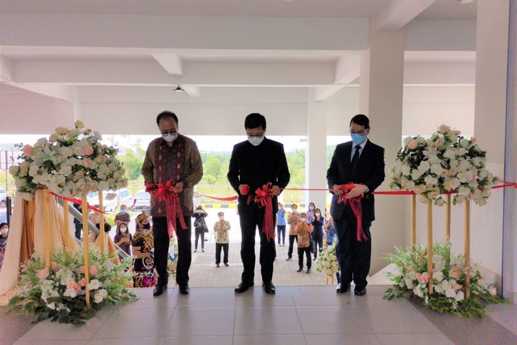 Gedung SMP dan SMA Kristen Ipeka Balikpapan secara resmi dibuka pada Sabtu, 23 Oktober 2021 ditandai dengan prosesi penggunting pita oleh Ketua Umum Sinode GKY (Gereja Kristus Yesus) Pdt. Yohanes Adrie Hartopo, Ketua Yayasan Erwin Wijaya, dan Direktur Utama Operasional Sekolah Pdt. Handojo.