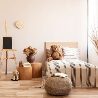 Ilustrasi kamar tidur bernuansa kayu alami