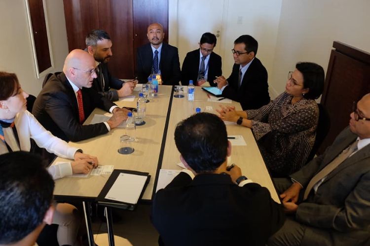 Menteri Keuangan Sri Mulyani Indrawati bertemu dengan Menteri Keuangan Georgia Ivane Matchavariani di sela-sela acara Asian Development Bank (ADB) ke 52 di Nadi, Fiji, Rabu (1/5/2019).