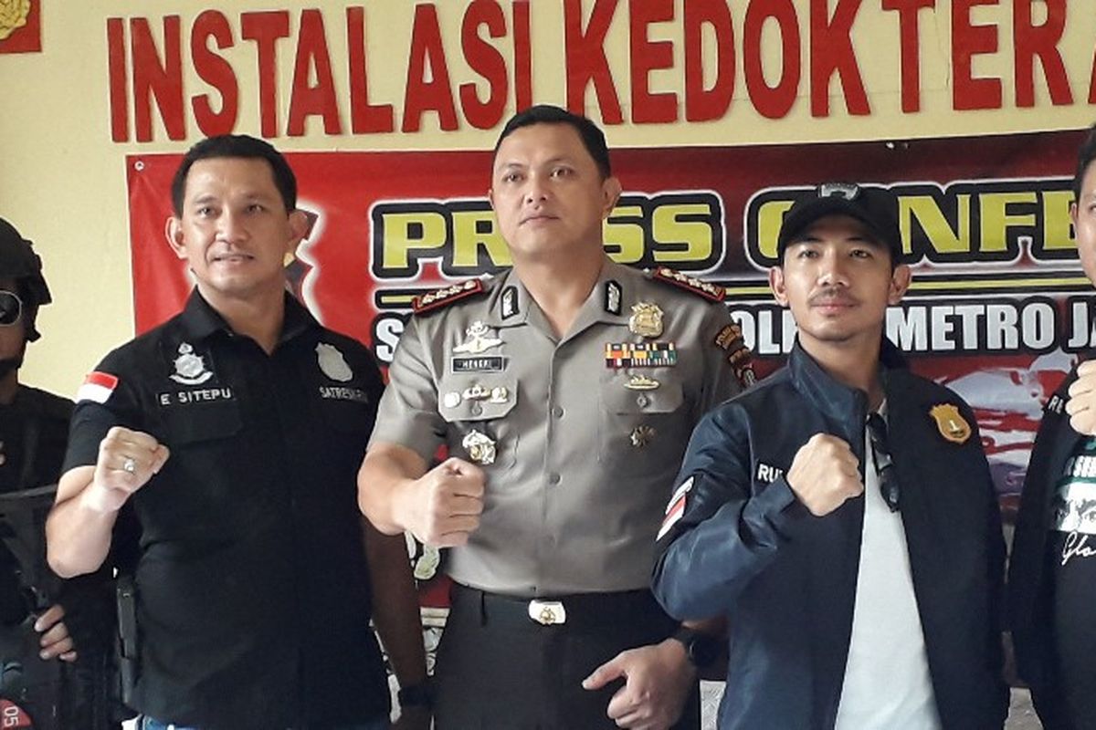 Pada Kamis (26/4/2018) di RS Polri Kramatjati, Jakarta Timur, polisi mengungkap kasus penyekapan, pencurian dan upaya pemerkosaan yang dilakukan oleh sopir Grab Car di Tambora, Jakarta Barat. 