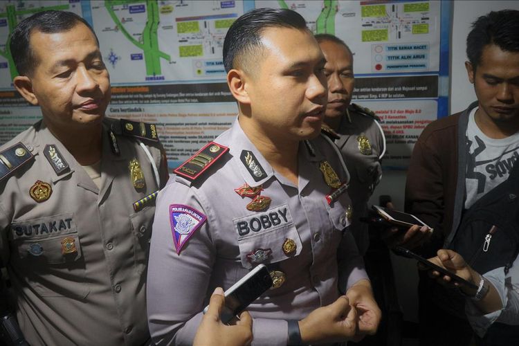 Kasat Lantas Polres Mojokerto, AKP Bobby Zulfikar, saat dikonfirmasi di Pos Polantas Kenanten Mojokerto, Senin (5/8/2019) petang.