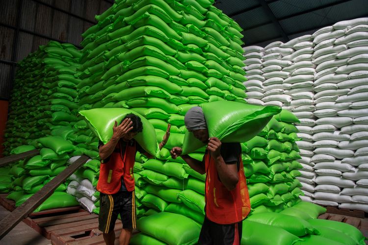 Ketika Subsidi Beras Berpacu dengan Harga Pasar