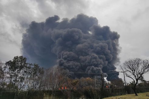 Selasa Siang, Kebakaran Kilang Minyak Pertamina Balongan Belum Padam