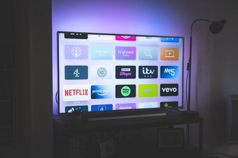 3 Alasan Tidak Perlu Membeli Smart TV dan Menggunakannya di Rumah 