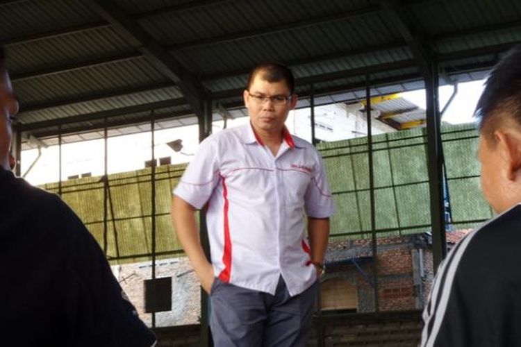  Chris John memberi pengarahan kepada peserta Indonesia Boxing Championship di lapangan Kompas Gramedia, Kamis (18/8/2016). 