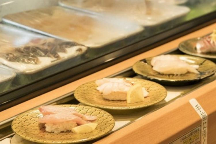 Sushi di conveyer belt di restoran Ichibazushi Uotatsu?.