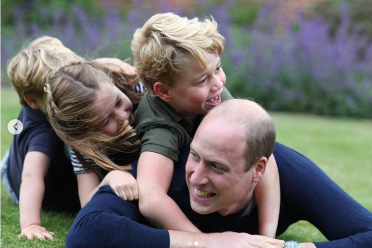 Putra dan putri Pangeran William tampak selalu berperilaku baik di depan publik.