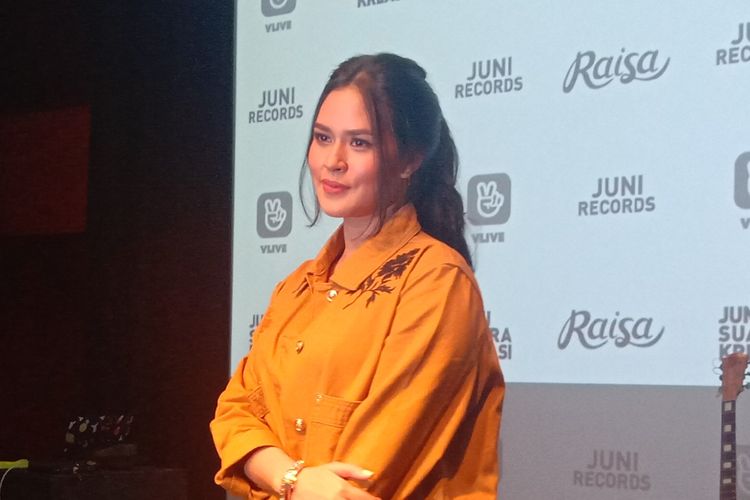 Raisa Andriana menggelar jumpa pers peluncuran singel Kembali di XXI Plaza Senayan, Jakarta Pusat, Selasa (9/6/2019).