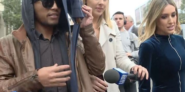 Rico Auliaputra (26) dikejar-kejar media Australia sesaat setelah meninggalkan gedung pengadilan kota Wollongon, New South Wales.