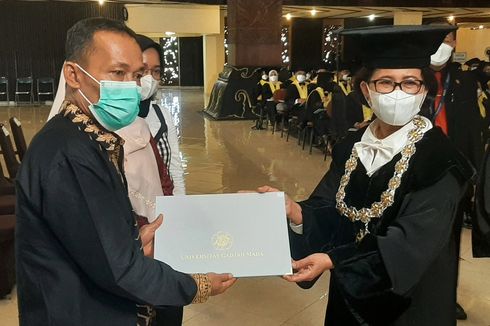 Ayah Hadiri Wisuda di UGM Gantikan Putrinya yang Meninggal: Dia Selesaikan Tesis Saat Sakit