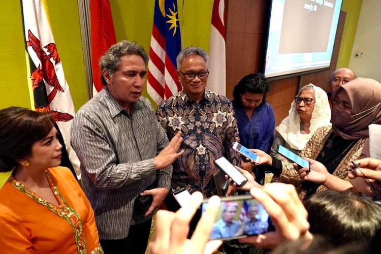 Dirjen Kebudayaan KemendikbudRistek  Hilmar Farid menjelaskan kebaya diusulkan bersama 5 negara Asean dalam Workshop 5 negara ASEAN di Jakarta