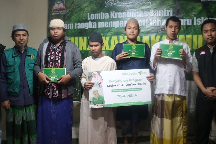 Dompet Dhuafa bersama Tokopedia hibahkan Al Quran braille untuk Pesantren Disabilitas Generasi Qurani di Cianjur, Jawa Barat (Jabar), Selasa (11/10/2022) lalu.