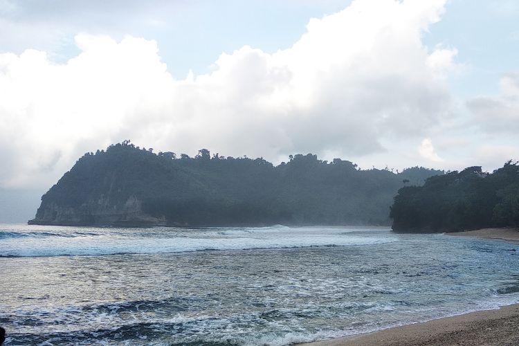 Pantai Ngalur di Tulungagung, Jawa Timur.