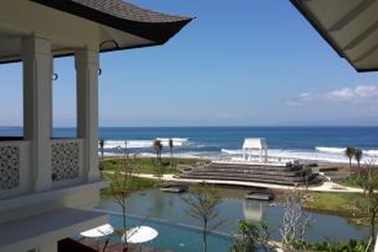 Pemandangan tepi pantai dari Rumah Luwih, Bali Timur.
