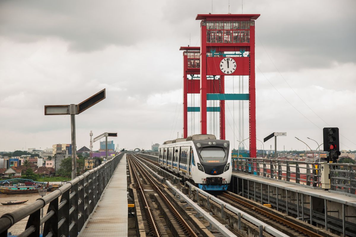 LRT Sumsel Operasi sampai Dini Hari pada Malam Tahun Baru 2025