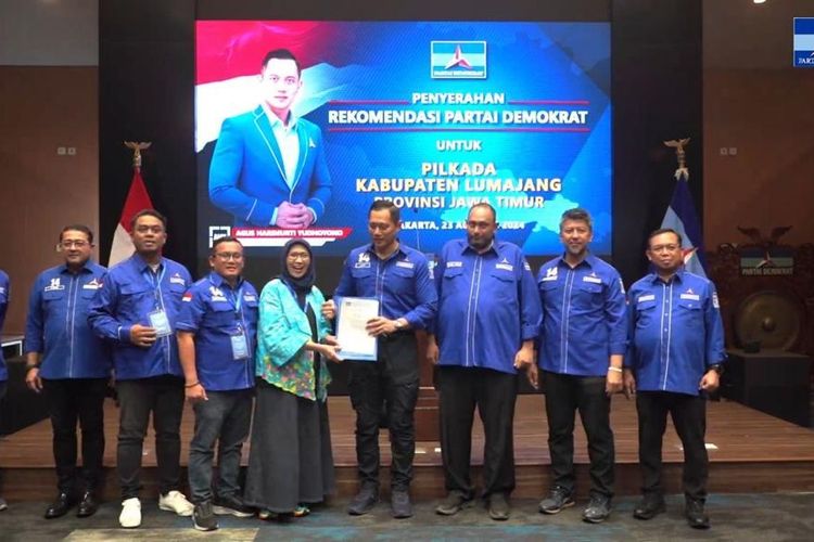Indah Amperawati terima rekom Demokrat dari Ketua Umum Agus Harimurti Yudhoyono, Jumat (23/8/2024)