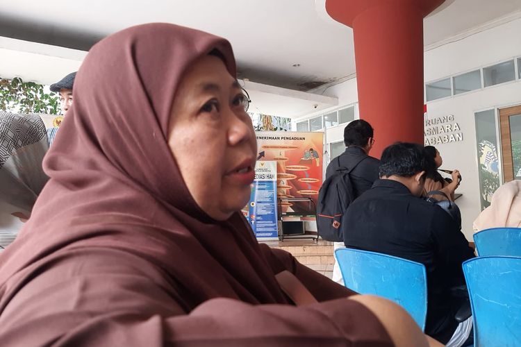 Jemaah Ahmadiyah Indonesia (JAI) Parakansalak, Siti Masitoh (60) di kantor Komnas HAM, Menteng, Jakarta, Senin (2/3/2020).