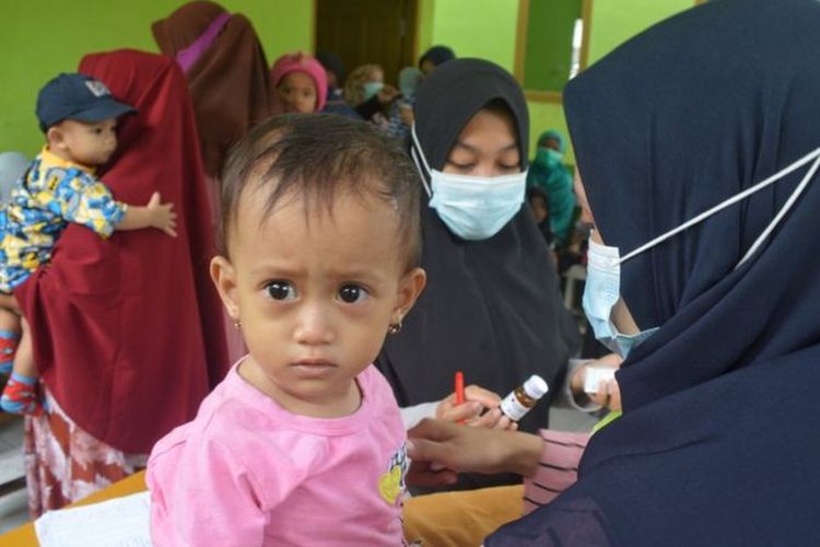 Kegiatan Posyandu di Kabupaten Takalar, Sulawesi Selatan terus berlangsung selama pandemi dengan protokol kesehatan. Namun dinas kesehatan setempat mengatakan jumlah kunjungan berkurang drastis.