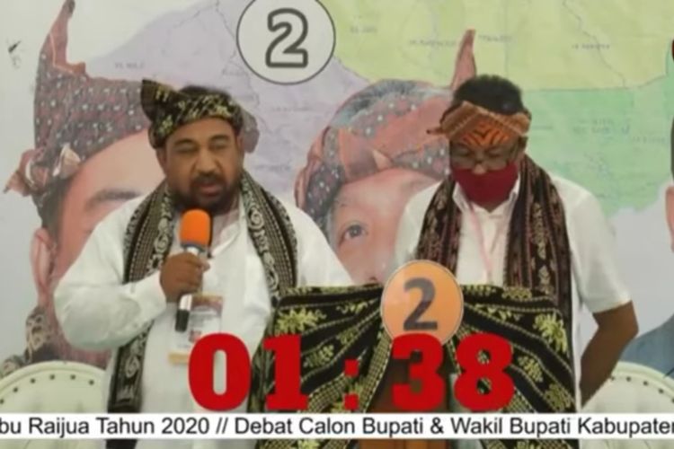 Bupati terpilih Kabupaten Sabu Raijua, Nusa Tenggara Timur (NTT) Orient Patriot Riwu Kore (kiri) dalam debat para calon yang digelar secara live di Youtube