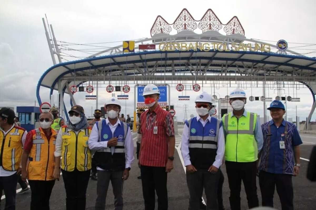 Gubernur Jawa Tengah (Jateng) Ganjar Pranowo saat meninjau Tol Semarang-Demak