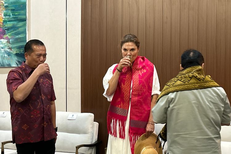 Intip Makan Siang Putri Mahkota Swedia di Lombok, Ada Sate Rembiga