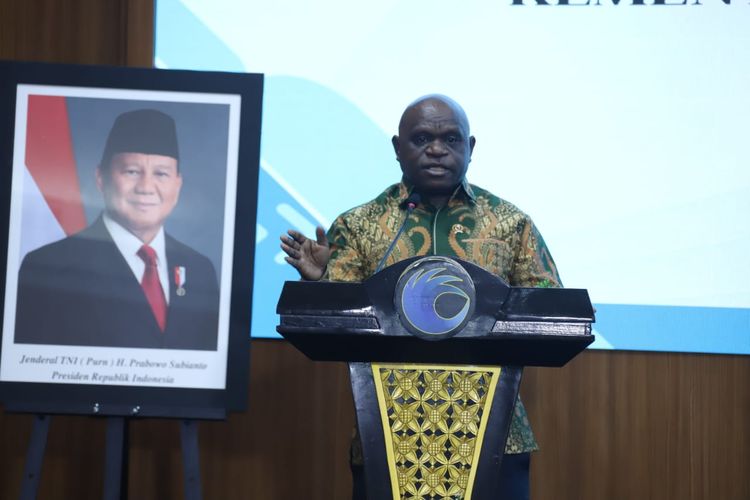 Menteri HAM Natalius Pigai dalam acara Pencanangan Pembangunan ZI dan Komitmen Bersama Kementerian HAM Tahun 2025 di Jakarta, Jumat (31/01/2025).
