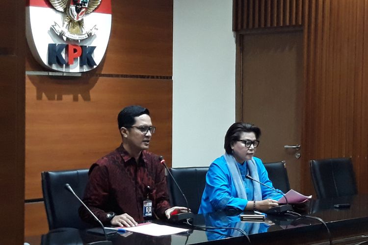 Wakil Ketua KPK Basaria Panjaitan dan Juru Bicara KPK Febri Diansyah dalam jumpa pers di Gedung KPK Jakarta, Rabu (16/5/2018).