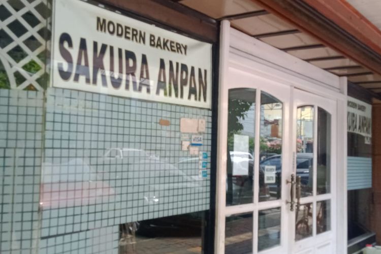 Toko bakery legendaris di Jakarta, Sakura Anpan. 