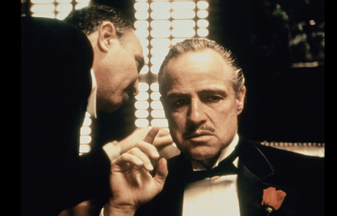 Aktor Marlon Brando sebagai Don Corleone dalam film The Godfather (1972).