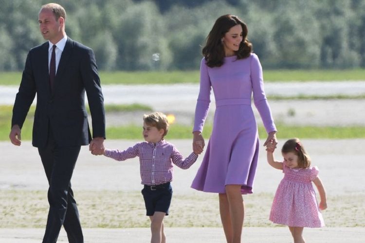 Keluarga Duke of Cambridge (Pangeran William) dan keluarga tiba di Hamburg, Jerman, pada 21 Juli 2017. Istana Kensington mengumumkan bahwa Duchess of Cambridge (Kate Middleto) sedang mengandung anak ketiga.