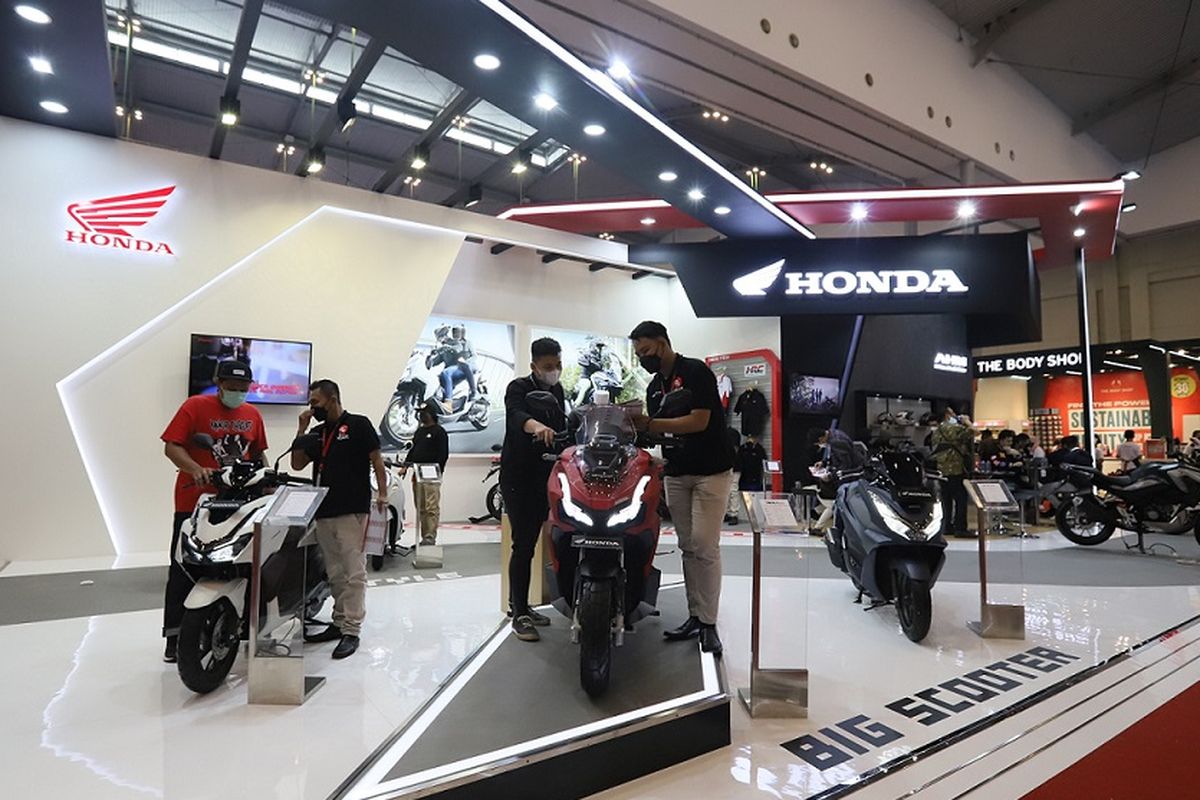 Booth Astra Honda Motor (AHM) di Gaikindo Indonesia Auto Show (GIIAS) 2022.
