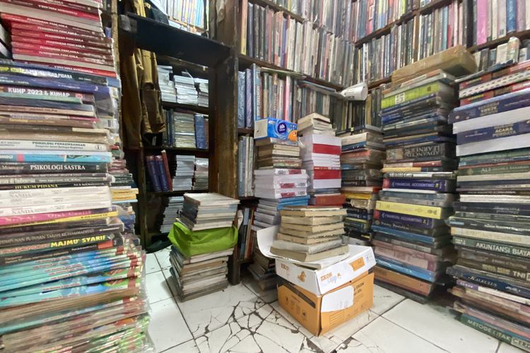 Lapak Buku Pondok Cina, Ruang Nostalgia Mahasiswa UI yang Pernah Jadi Pelanggan Setia