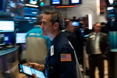 Wall Street Berakhir Hijau di Tengah Kenaikan Suku Bunga The Fed