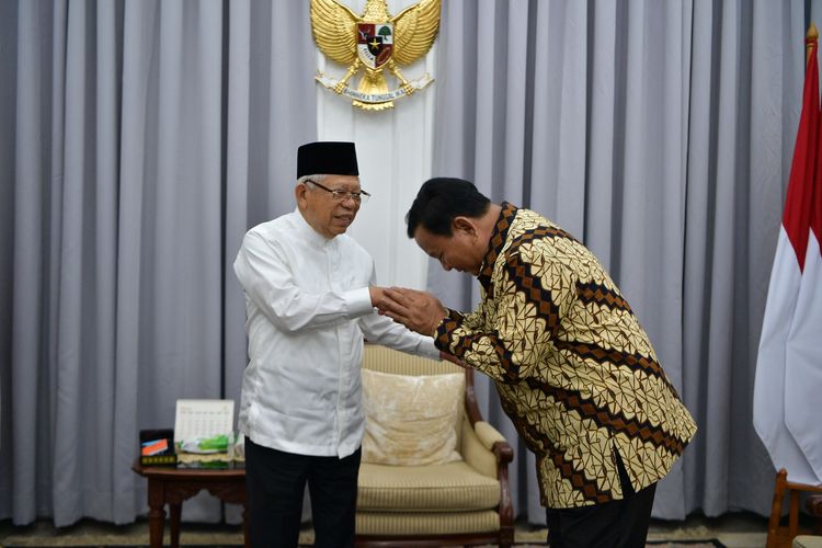 Wakil Presiden Ma'ruf Amin menerima kunjungan Menteri Pertahanan Prabowo Subianto dalam rangka silaturahmi Lebaran di kediaman resminya, Jalan Diponegoro, Jakarta, Selasa (25/4/2023) sore.
