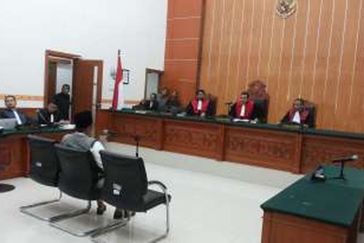Sidang kasus penghadangan kampanye calon wakil gubernur nomor dua, Djarot Saiful Hidayat di Kembangan Utara yang digelar di Pengadilan Negeri Jakarta Barat, Selasa (13/12/2016). 