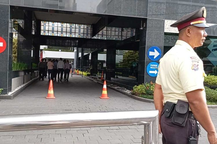 Situasi terkini Kantor Pusat Bank BJB di Jalan Naripan, Kota Bandung, Jawa Barat usai digeledah oleh Komisi Pemberantasan Korupsi (KPK), Rabu (12/3/2025) sore.