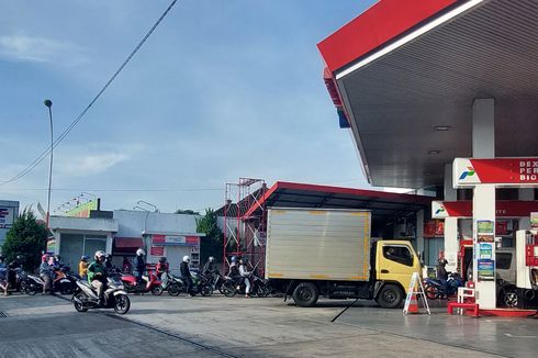 Pengendara Motor: Semenjak Harga BBM Naik, Antrean di SPBU Makin Kacau...