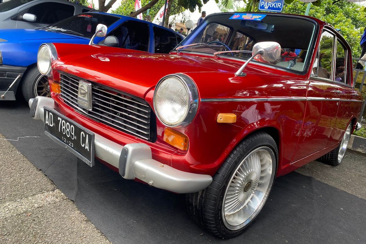 Sedan Lawas Daihatsu Compagno Berlina Tahun 1966