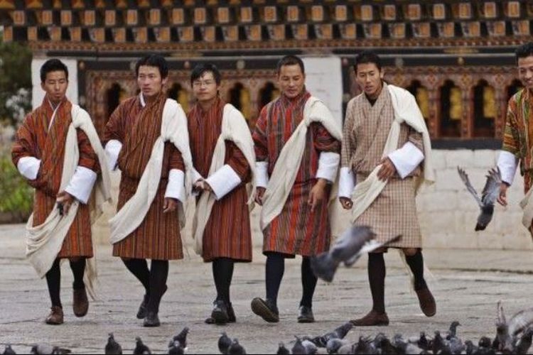 Gho, rok pria dari Bhutan [Via Standardmedia.co.ke]