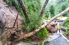 Longsor Jalur Lintas Selatan Cianjur, Batu Besar Tutup Jalan