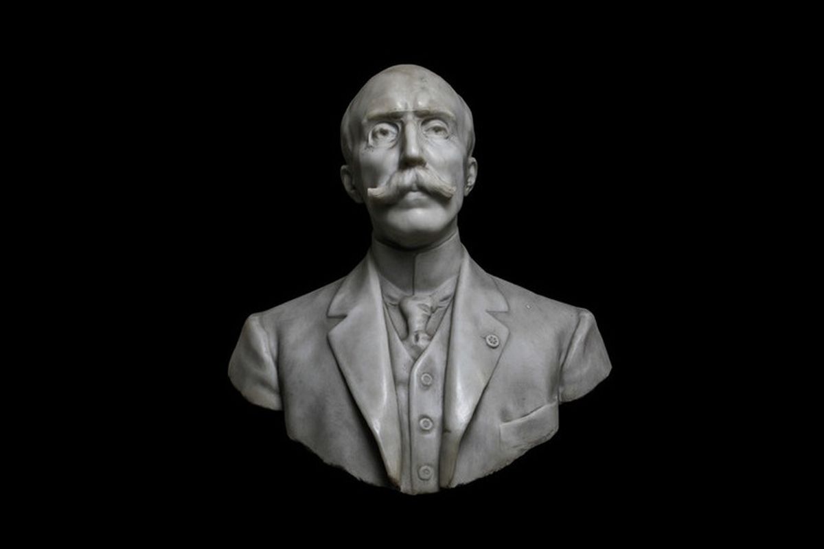Dr. Melchior Treub adalah ahli botani berkebangsaan Belanda yang menjabat sebagai direktur Kebun Raya Bogor pada tahun 1880-1909.