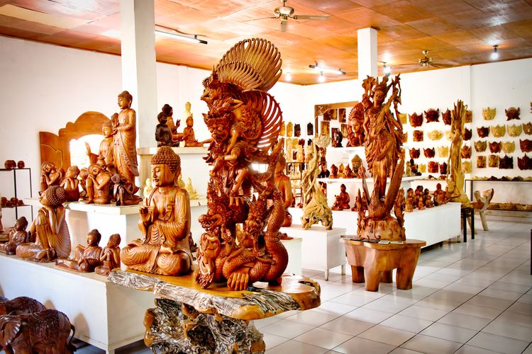 Ilustrasi patung kayu dari Bali