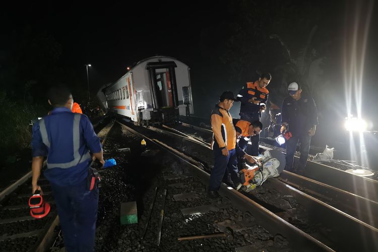Evakuasi KA Bangunkarta Anjlok di Bumiayu Rampung, Jalur Mulai Dilalui Kereta