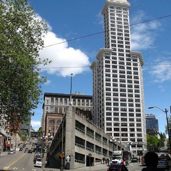 Sinking Ship Multi Storey di Seattle, Amerika Serikat.