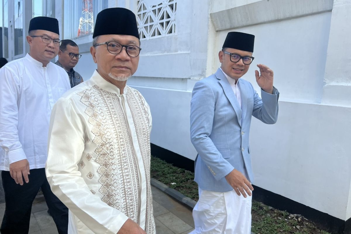 Wali Kota Bogor Bima Arya Sugiarto dan Menteri Perdagangan RI Zulkifli Hasan dalam peresmian Masjid Agung Bogor, Kamis (28/3/2024).