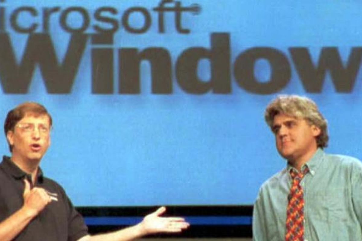 CEO Microsoft, Bill Gates dan komedian Jay Leno saat peluncuran Windows 95 di Redmond, Washington.